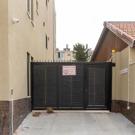 Nahal Oz 33 Aparthotel Bat Yam Bagian luar foto