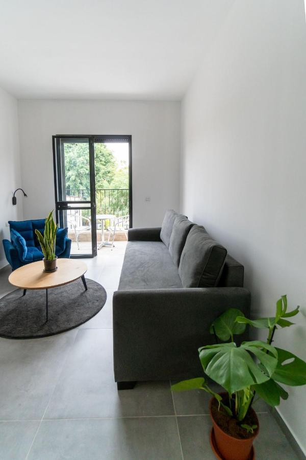 Nahal Oz 33 Aparthotel Bat Yam Bagian luar foto