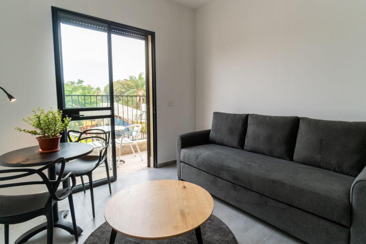 Nahal Oz 33 Aparthotel Bat Yam Bagian luar foto