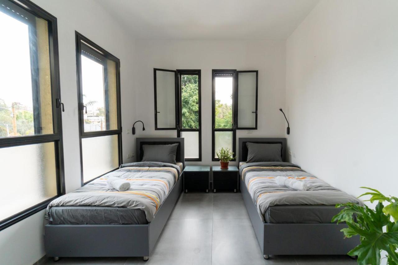 Nahal Oz 33 Aparthotel Bat Yam Bagian luar foto