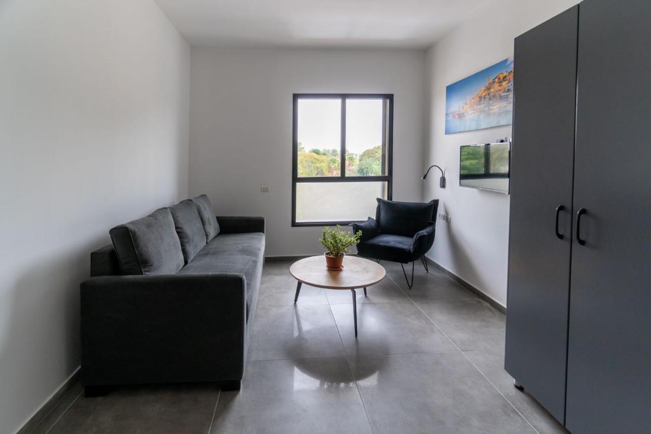 Nahal Oz 33 Aparthotel Bat Yam Bagian luar foto